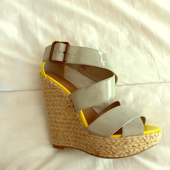 Xhilaration Gray and Yellow Wedges - Picture 1 of 6